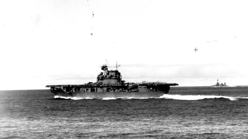 La portaerei USS Enterprise in navigazione durante la battaglia delle Midway (Us Navy Archives)