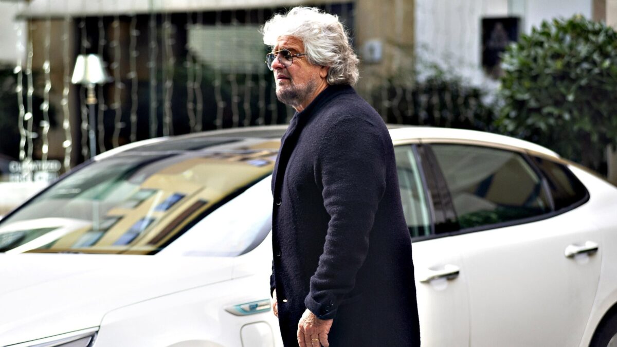 Grillo ordina a Conte di sostenere Draghi