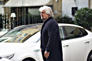 Grillo ordina a Conte di sostenere Draghi