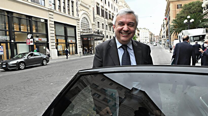 «Repubblica» al pride. Molinari convoca i redattori alla parata