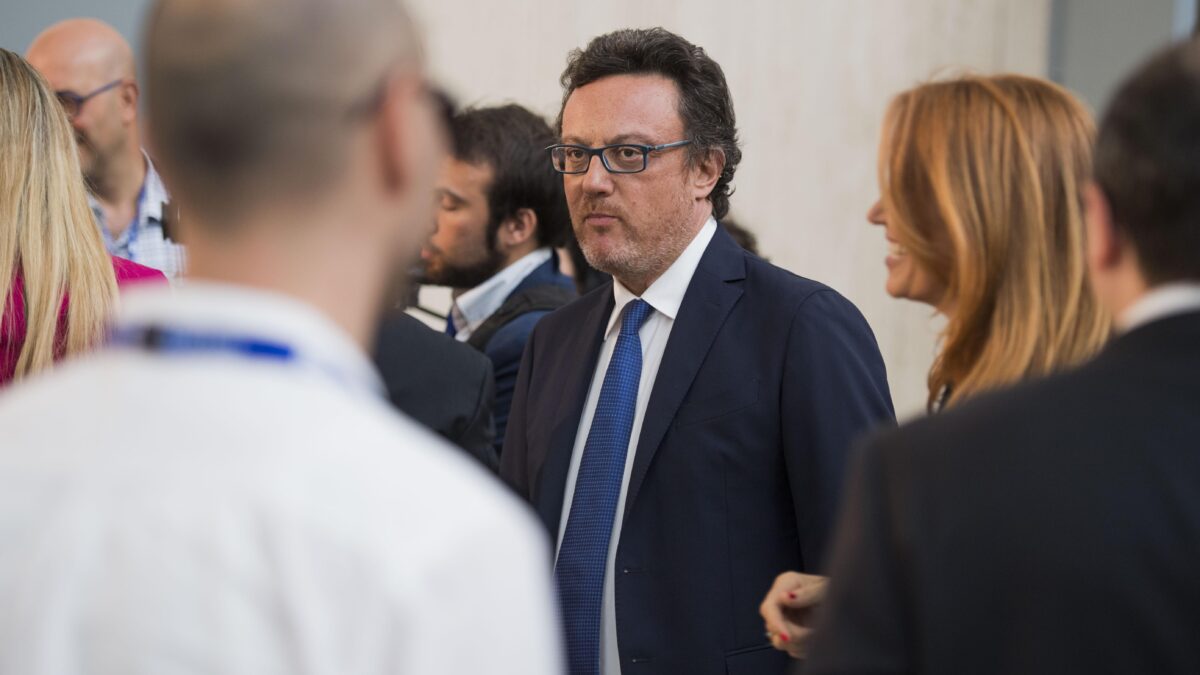 Rai, Fuortes sfida la sinistra e silura Orfeo