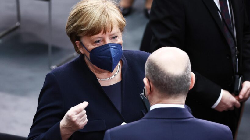 Alla fine si sveglia anche la Merkel ma l’Ue paga ancora la sua eredità