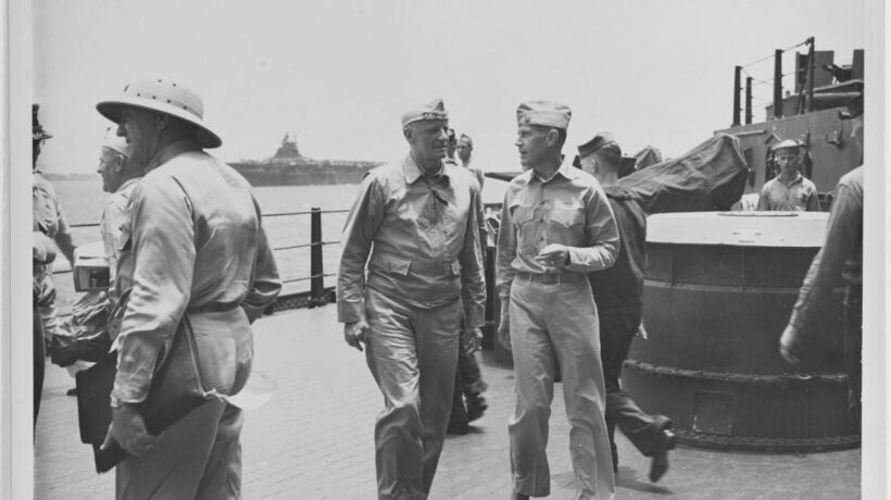 Gli ammiragli Chester Nimitz (s) e Raymond Spruance, protagonisti della vittoria alle Midway (Us Navy Archives)