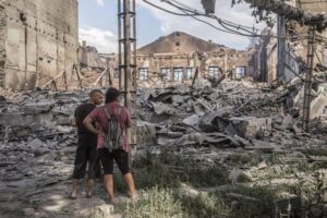 Kiev torna di nuovo sotto attacco. Gas liquido, storico patto Eni-Qatar