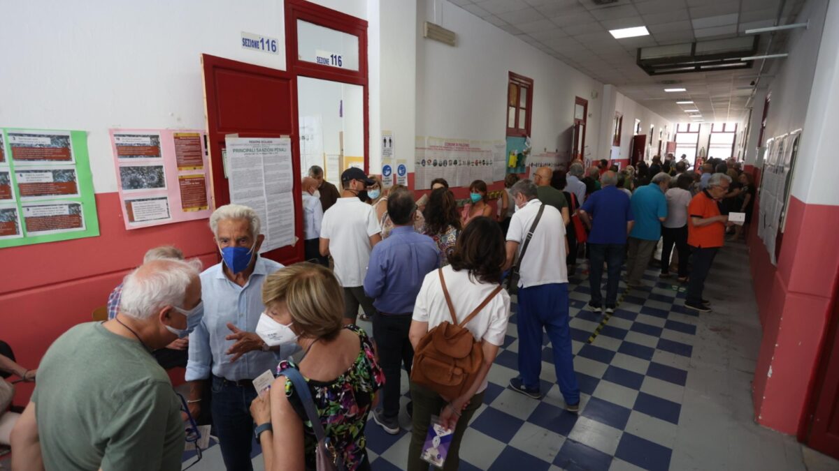 La democrazia si è fermata a Palermo