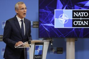 Stoltenberg duro, Lavrov snobba Bruxelles
