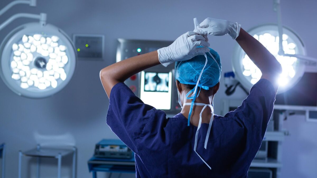 I talebani ora si arrendono: «Ridateci i medici no vax»