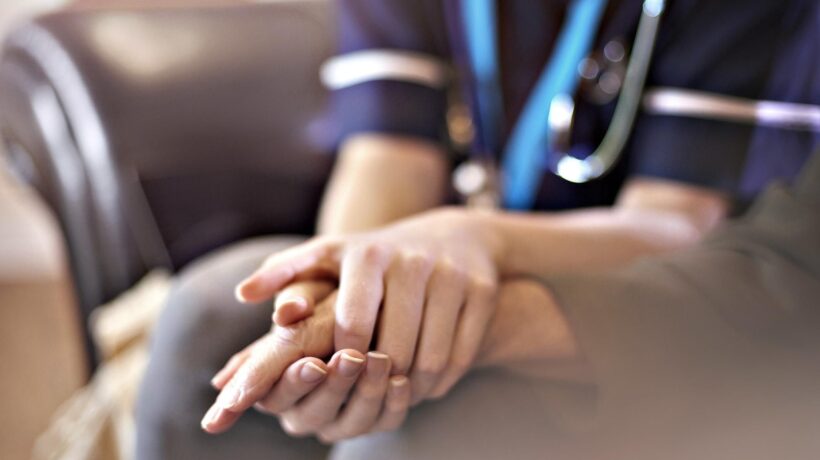 L’alternativa al suicidio di Stato esiste già: è la medicina palliativa