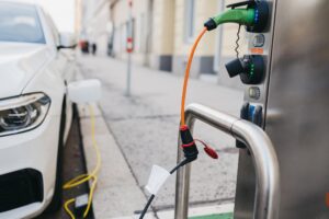 Le colonnine per l’auto elettrica ci costeranno almeno 5,2 miliardi