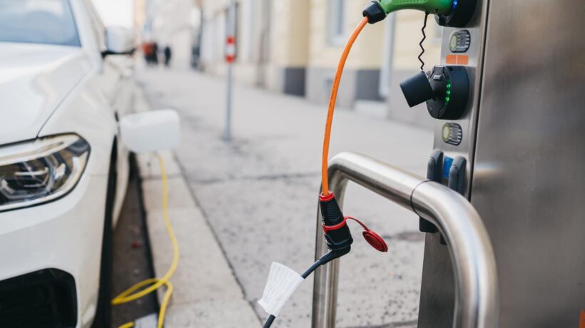 Le colonnine per l’auto elettrica ci costeranno almeno 5,2 miliardi