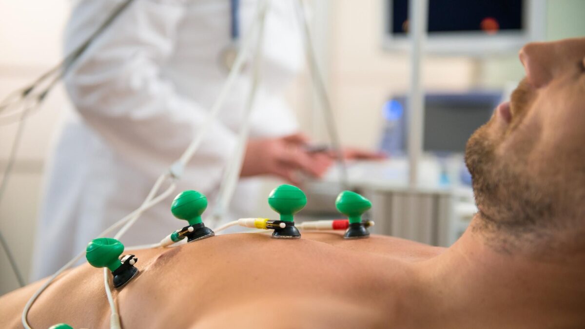 Lo studio israeliano sui non vaccinati: col Covid non cresce il rischio miocarditi