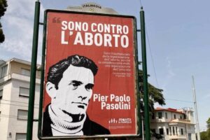Pasolini sull’aborto rompe le scatole. E i suoi «sacerdoti» lo censurano
