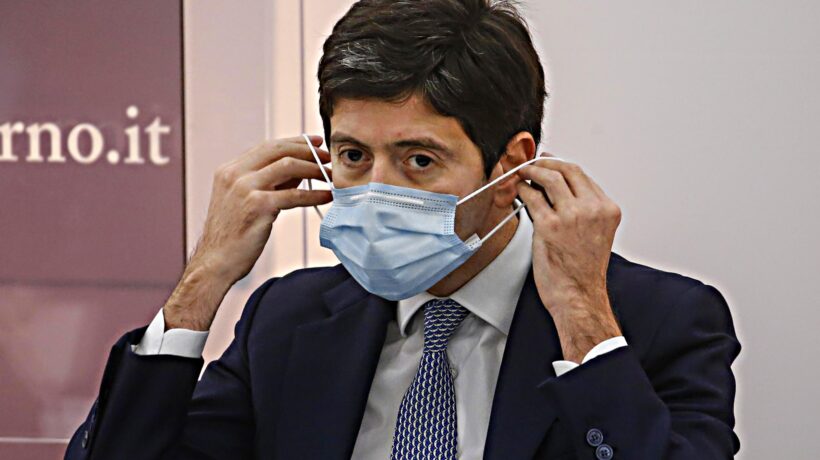 Via le maschere, restano i pagliacci
