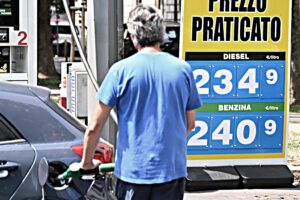 Con il balzello sugli extra profitti si rischia solo un altro buco nei conti