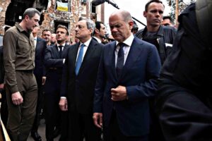 La triade europea va a blandire Kiev. Draghi pasticcia sull’invio delle armi