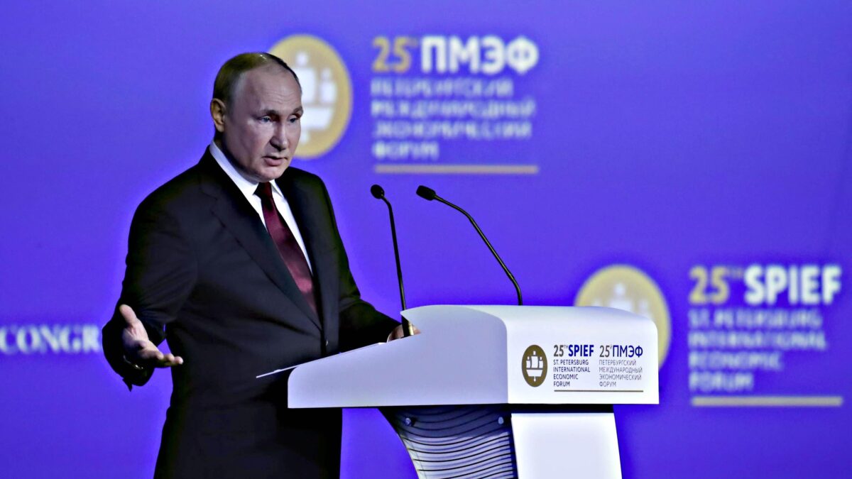 Putin attacca gli States: «Finita la loro era»