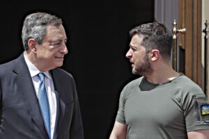 Draghi tira dritto sulle armi all’Ucraina