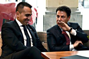 Di Maio divorzia dal M5s di Giuseppi e in Aula battezza la sua Italietta viva