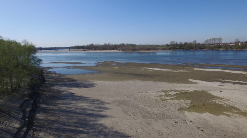 Siccità, quanti buchi nell’acqua. Tubi colabrodo e veti ecologisti: i nostri errori