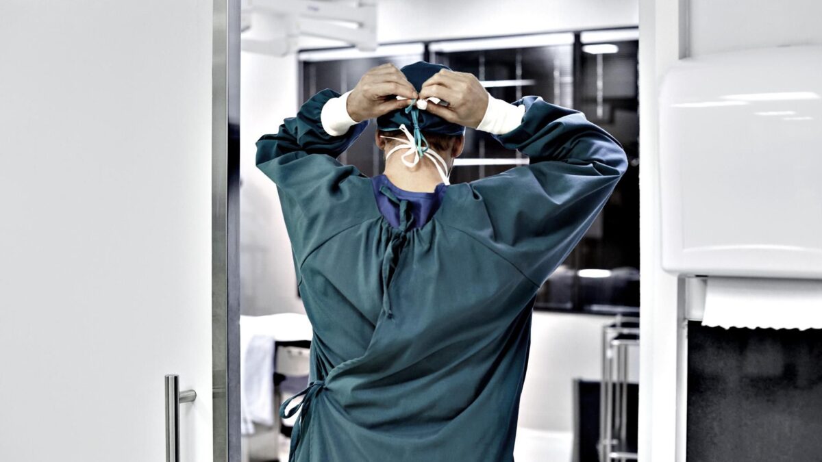 Subito al lavoro medici e infermieri no vax