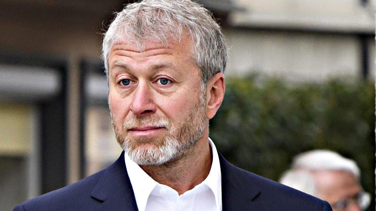 Divieto di viaggi e beni congelati. Ma ora Abramovich fa causa all’Ue