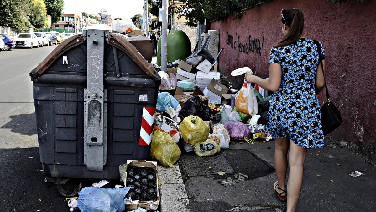 Le social-gesta dei vip inchiodano Gualtieri «E chi pulisce Roma?»