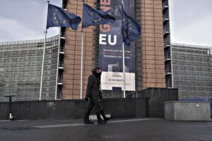 L’Ue studia la stangata ai servizi finanziari