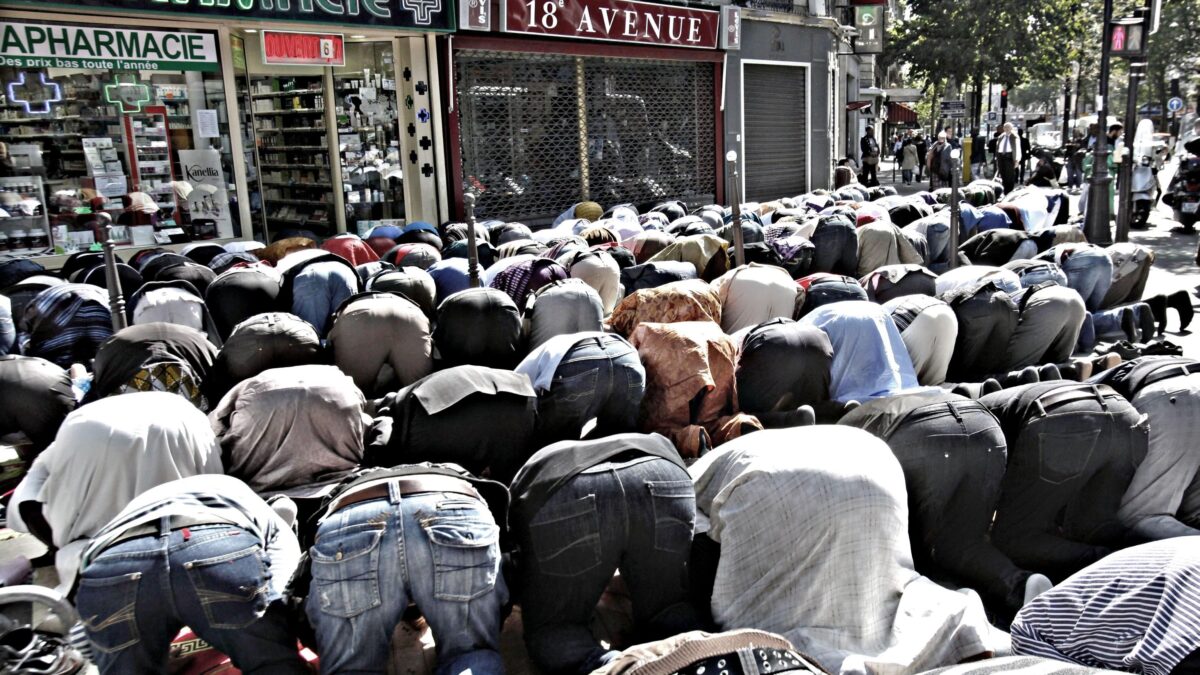 La Francia è preda degli appetiti islamici