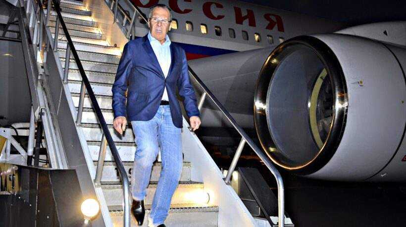 Lavrov «perde» l’aereo per Belgrado. Tre Paesi chiudono i cieli al ministro