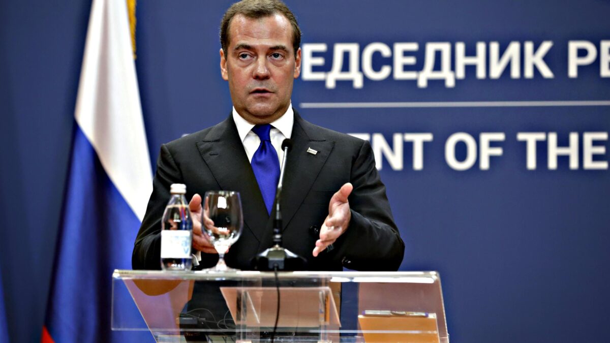 Medvedev bombarda i negoziati «Odio l’Occidente, deve sparire»