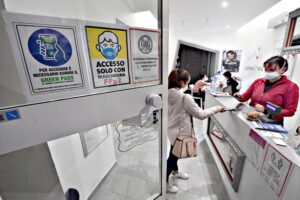I cittadini europei bocciano il pass. Ma Bruxelles lo proroga fino al 2023