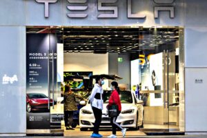 Occhio, la tua auto ti spia. Per conto della Cina