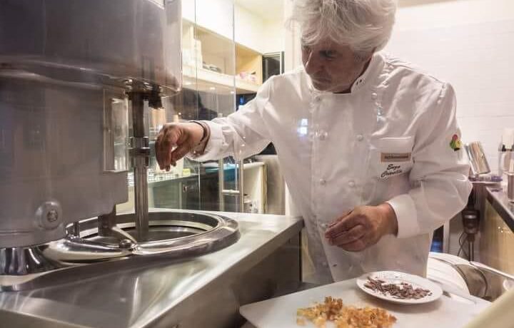 «Dobbiamo insegnare ai nostri ragazzi l’orgoglio di lavorare come artigiani»