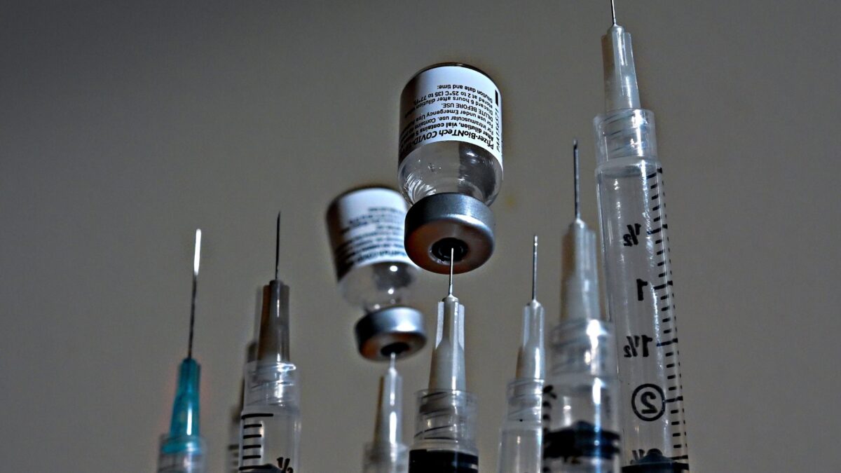 Barano sui morti per smaltire i vaccini