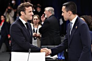 Di Maio si converte: dai gilet gialli a Macron
