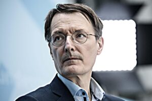 «Un effetto avverso grave ogni 5.000 vaccini»