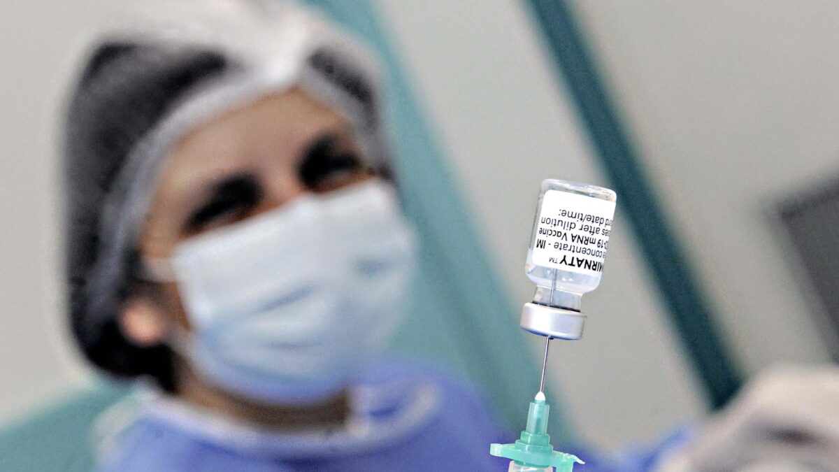 «Immunità naturale più efficace del vaccino»