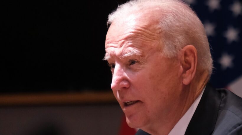 Biden aggira la Corte suprema e firma l’ordine che rilancia l’aborto