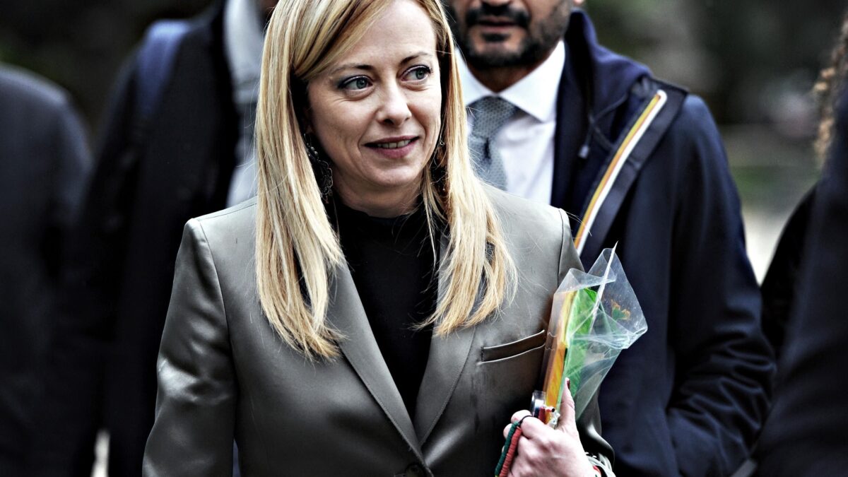 In vista del vertice decisivo Salvini prova a mediare mentre il Cav spara su Letta