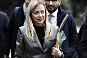 In vista del vertice decisivo Salvini prova a mediare mentre il Cav spara su Letta