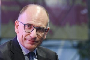 Letta sogna 100.000 volontari dem. Brunetta si sfoga: «Nano? Fa male»