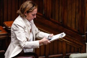 L’ultimo valzer della Lamorgese. Lascia tre regioni sotto assedio