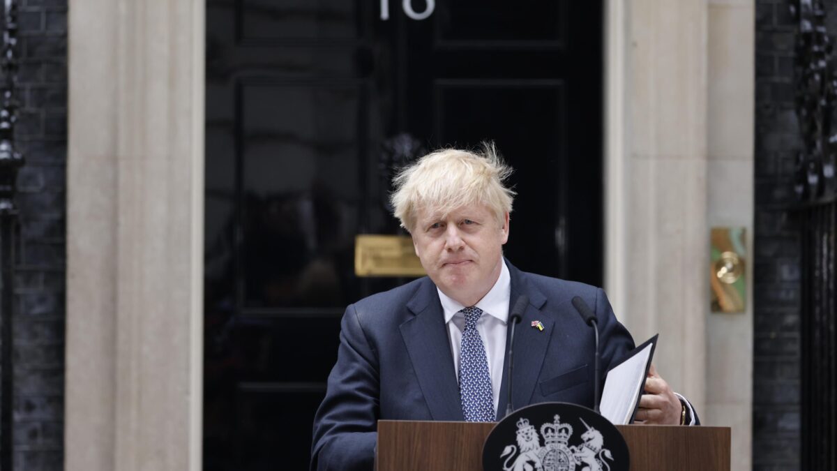 Il gregge dei Tories fa dimettere BoJo. Già partita la gara per la successione