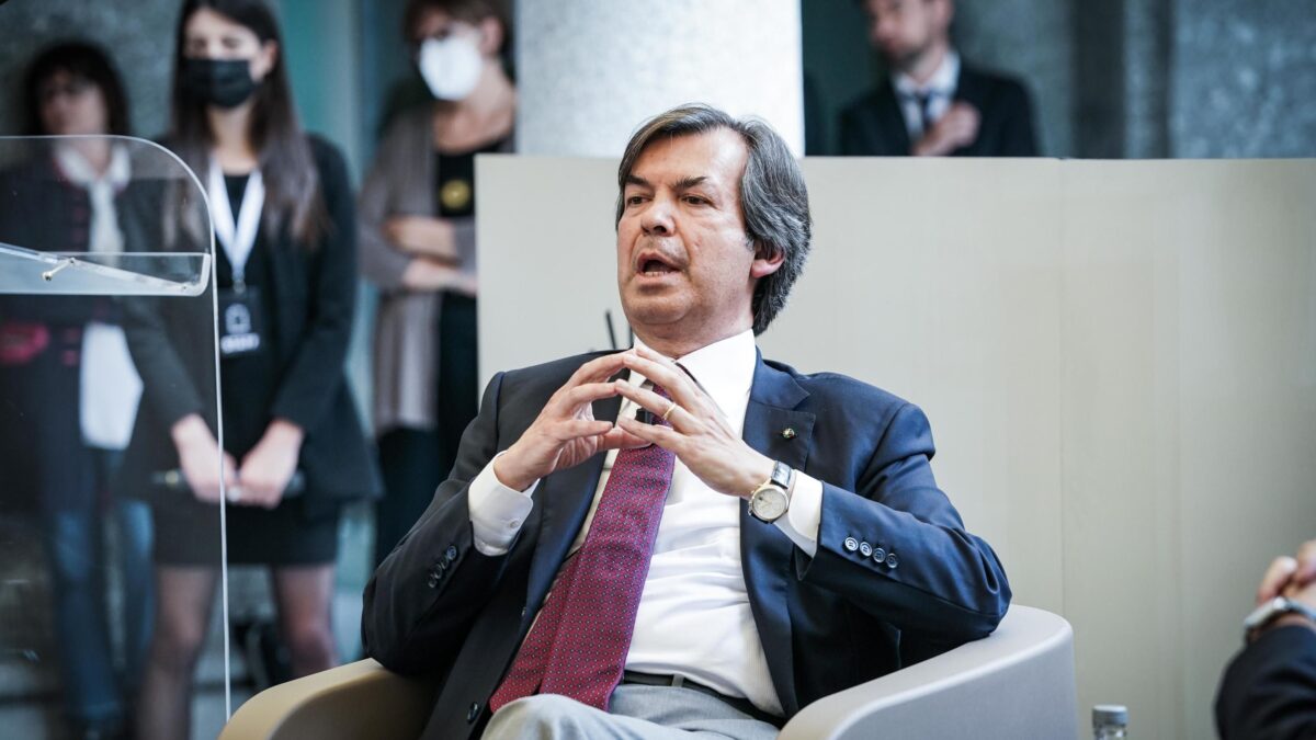 La classifica dei top manager: al primo posto Carlo Messina