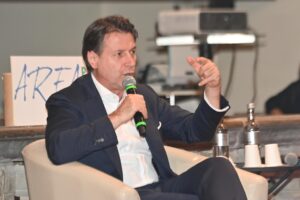 Conte va da Draghi ma pensa al Pd