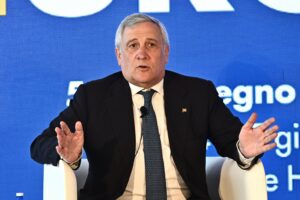 Antonio Tajani: «La sinistra vuole picconare il governo»