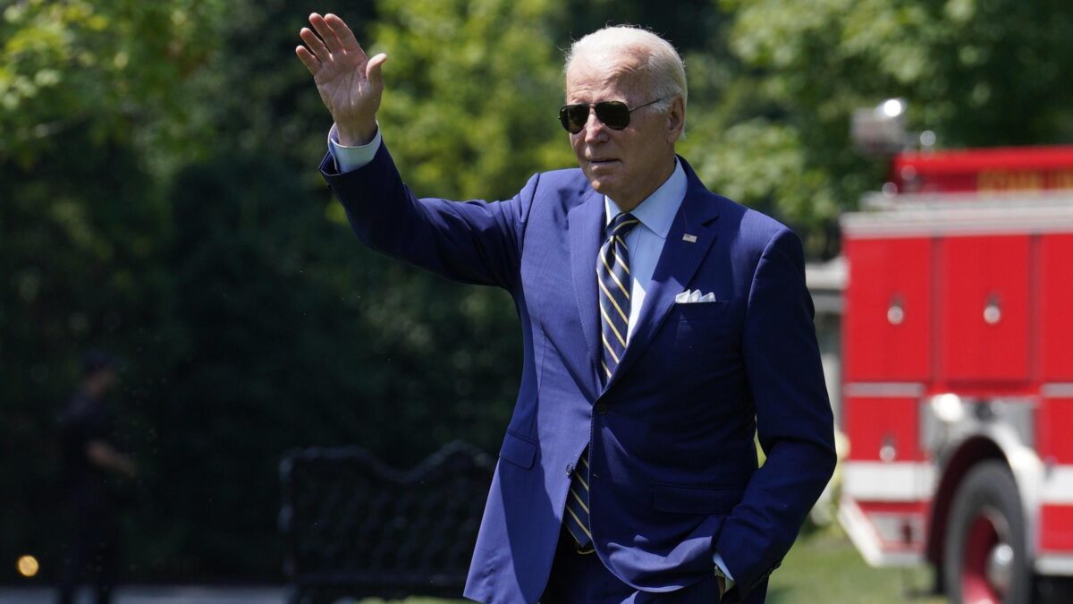 Biden annega in un barile di greggio- «Vende il petrolio Usa al Dragone»