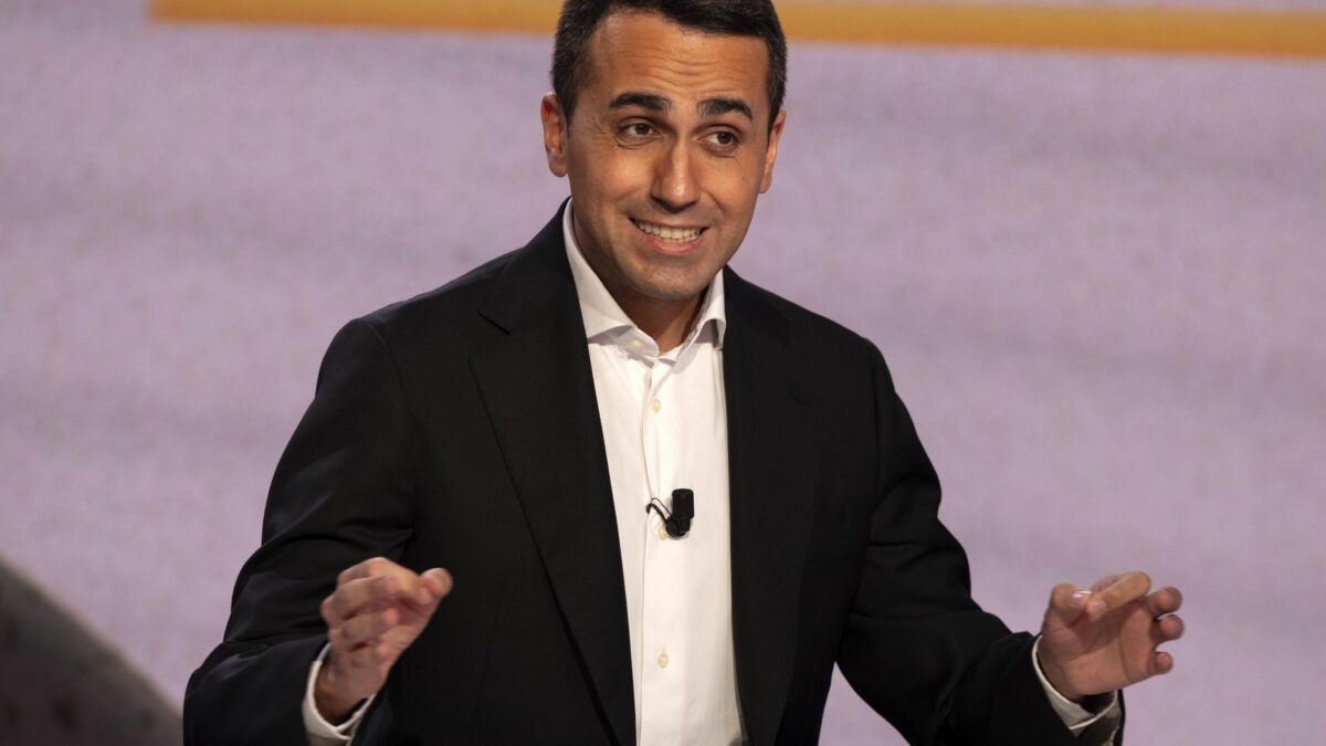 Di Maio «civico» arruola perfino il Papa