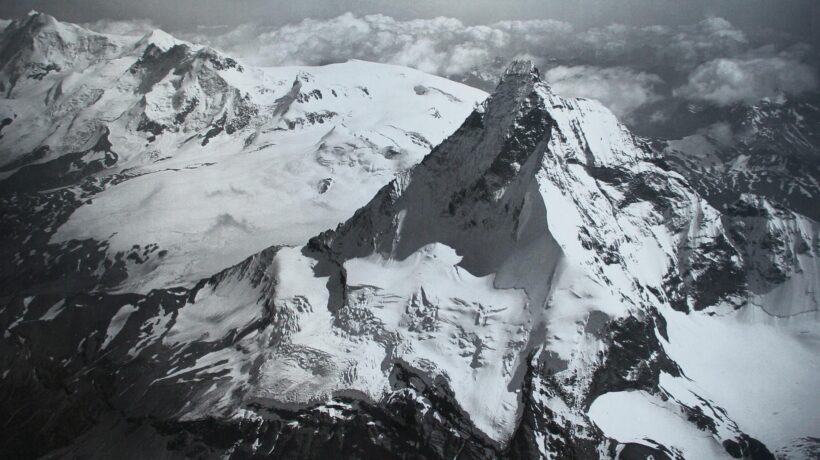La cima del Monte Cervino dall'aerostato di Spelterini