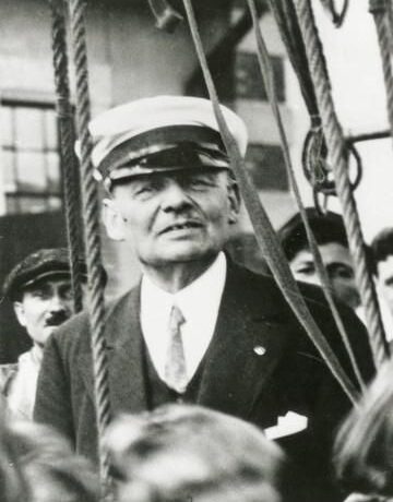 Ritratto di Eduard Spelterini sul suo aerostato (Wikicommons)